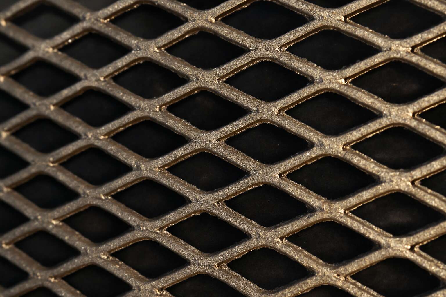 Durable and Versatile: The Essential Guide to Diamond Mesh Material ...
